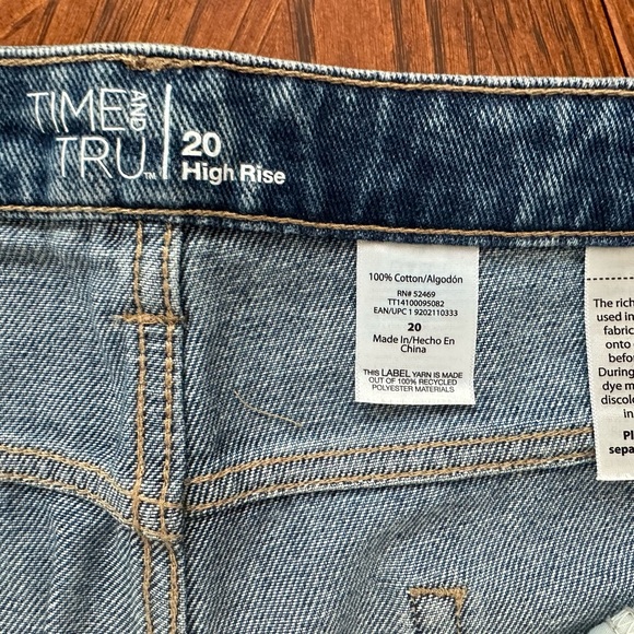 JEAN SHORTS, TIME & TRU, SIZE 20, ZIPPER WAIST, BUTTON CLOSURE - Picture 2 of 5